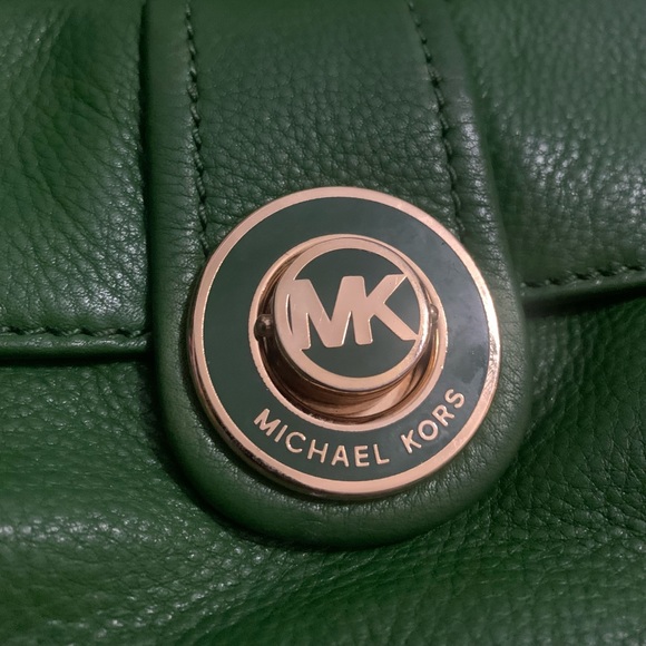 Michael Kors Push Lock Shoulder Tote Genuine Pebble Leather EUC - Picture 2 of 8